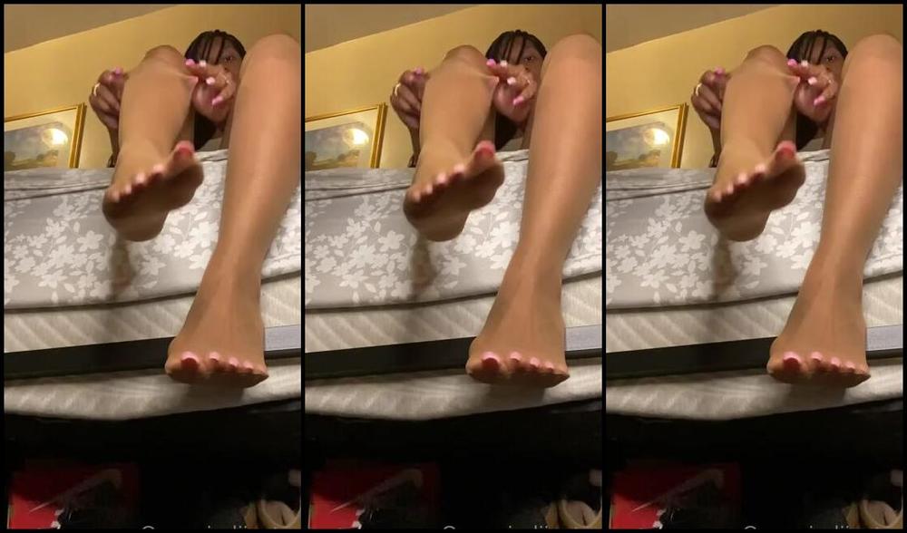 Queenjodiieetoes Aka Prettyfeetonly1800 Onlyfans Watch Me Put On These Stockings