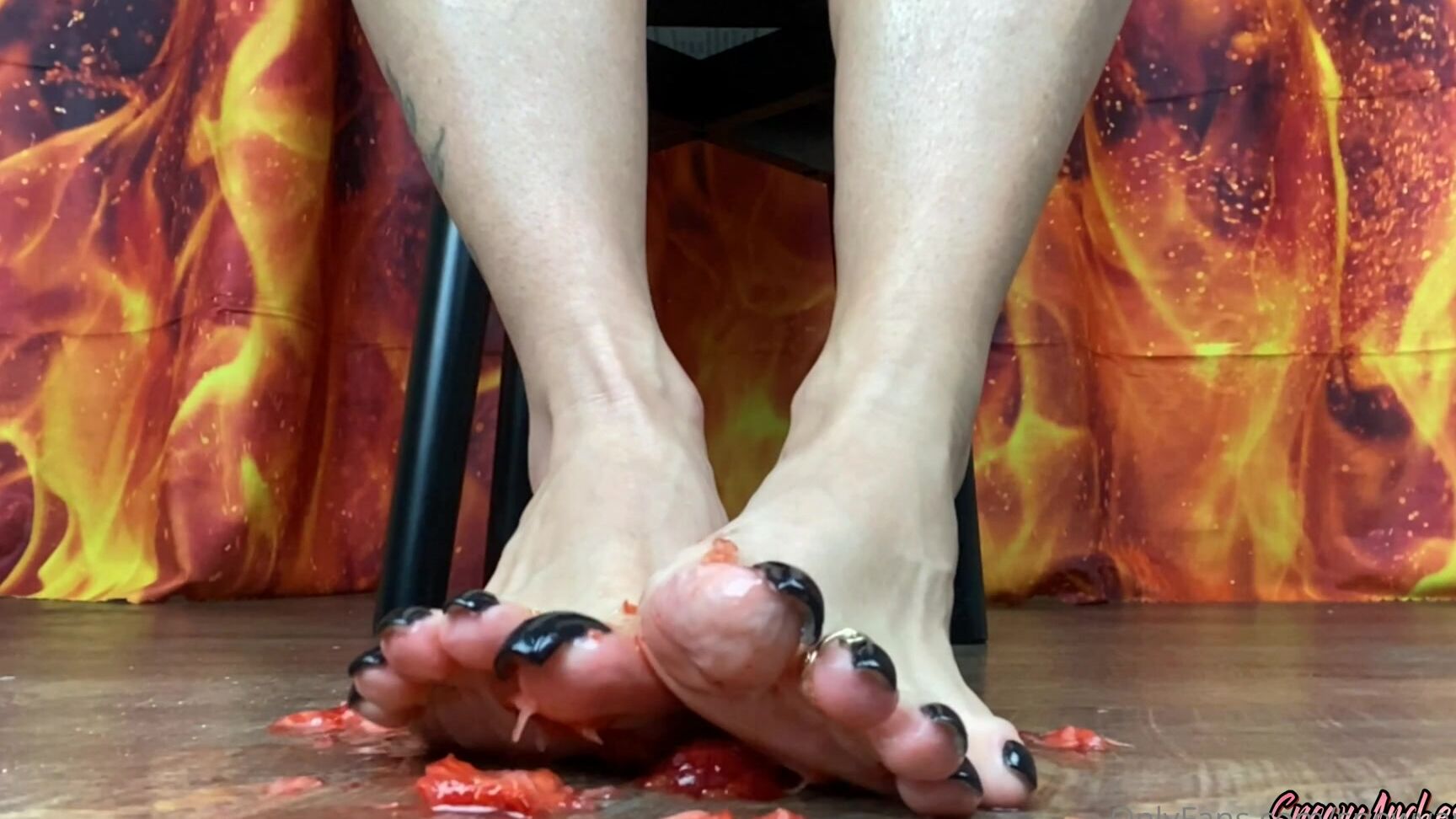 Snowyarches Crushed Strawberries