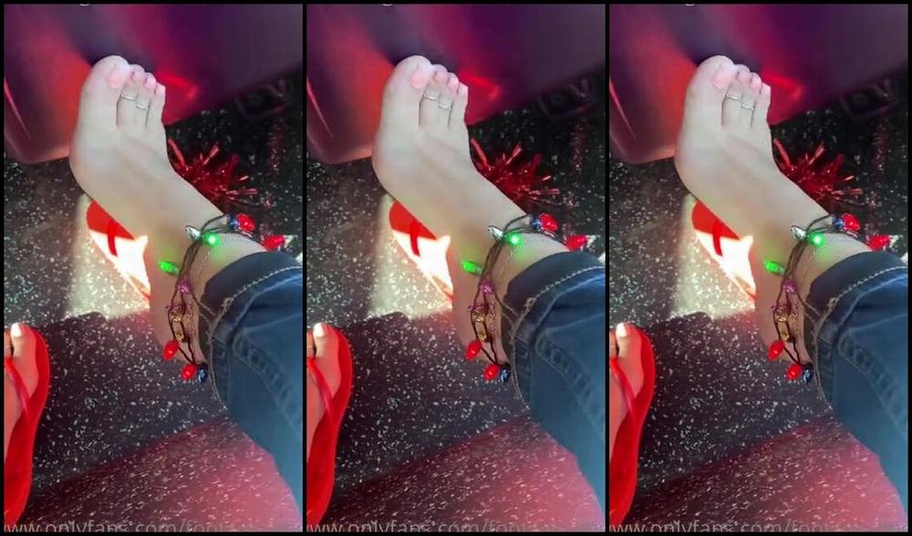 Footsiegalore Onlyfans Day 12 Time For Some Christmas Shopping Had To Go With Festive Red Havaianas