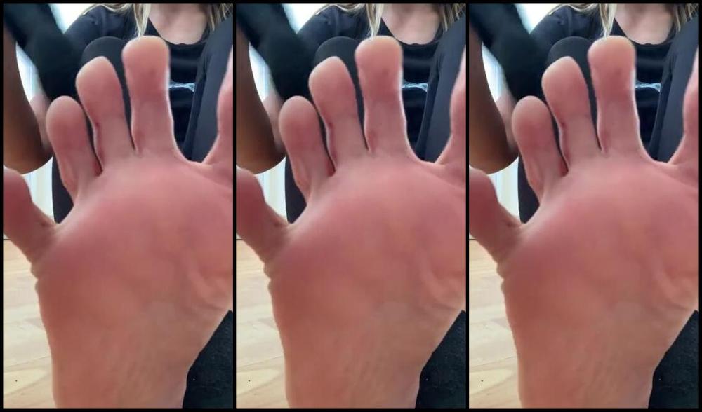 Miss Emma Rose Nicknamed Emmaemmarose Onlyfans Dirty Sweaty Stinky Feet And Socks After A Day Of Dance Ready To Be Licked Clean