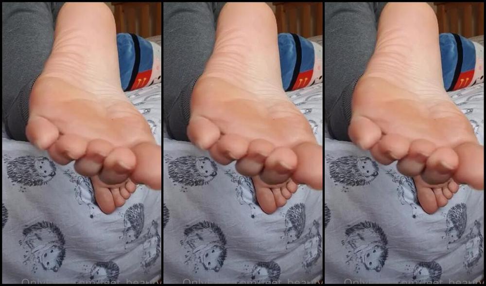 Feet Beautyx Nicknamed Feet Beautyx 03 16 2021 Onlyfans Video Are You A Good Doggie Are You Gonna Fetch My Socks Good Boyyyy