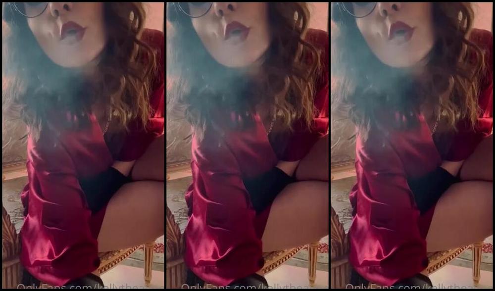 Aimee Kelly Aka Kellytheaimee Onlyfans Smoking And Dangling In Your Face