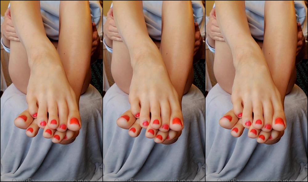 Spicypeachxx Would You Rub Lotion All Over My Body For Me Babe