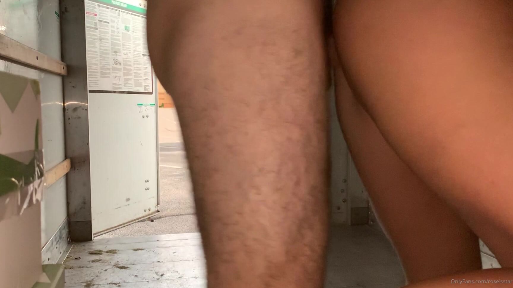 roseisstar-01-10-2019-66421345-i-asked-my-neighbor-to-teach-me-how-to-drive-my-u-haul-before-my-big-move.-after-the-lesso