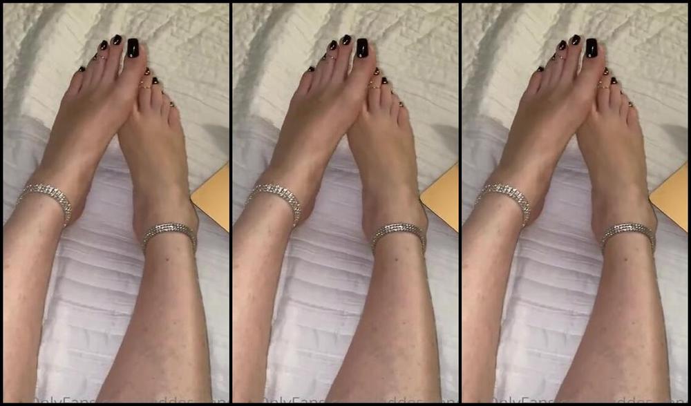 Fendi Feet Aka Goddessfendi Onlyfans Drop A Tip Or A Comment To Let Me Know If You Love My New Shiny Black Japanese Gel Pedi W Gemmmmssssp