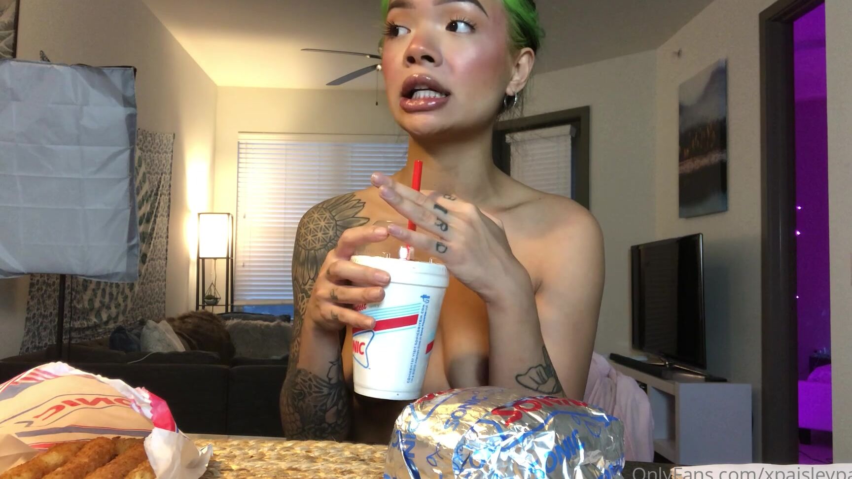 Xpaisleypaigex Naked Sonic Mukbang And Answering Some Of Your Guy
