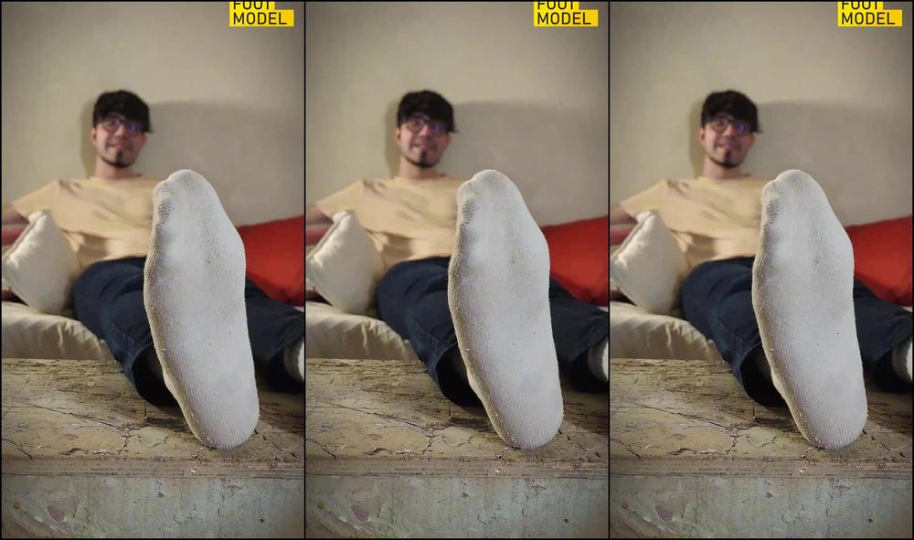 Brfootmodel 3455168252 08 24 2024 The Cutest Geek Goiano