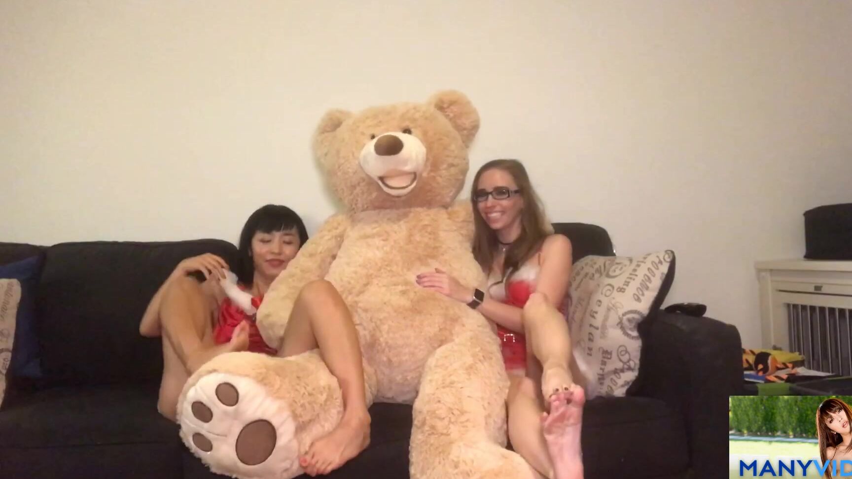 Christmas,Cosplay,Foot Fetish,Hairy Bush,Lesbians maricahase christmas foot fetish gift ManyVids