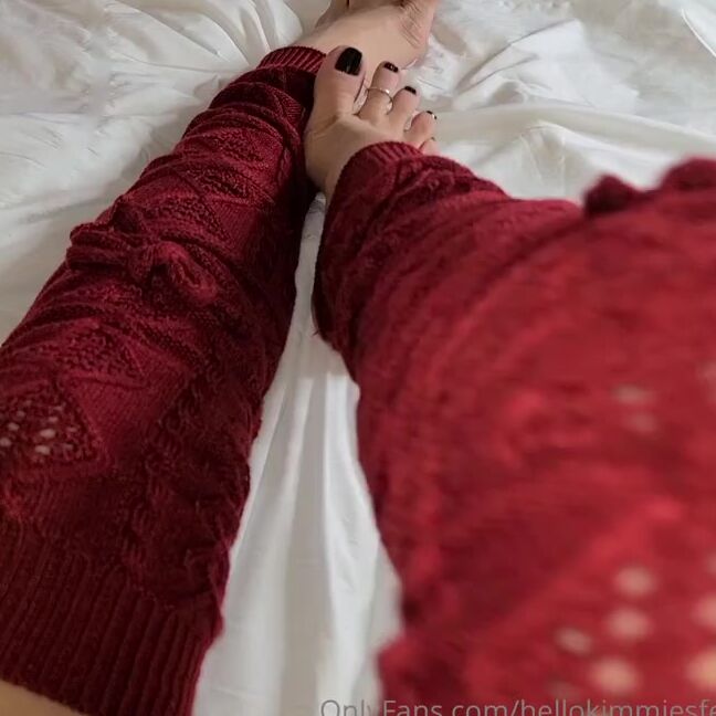 Kimmies Feet Aka Hellokimmiesfeet Onlyfans Leg Warmers Are So Amazing Stay Cozy And Sexy