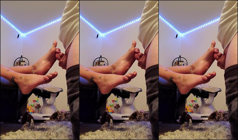 Dixiesjewels He Sucks And Licks My Perfect Feet Like A Good Boy I Even Reward Him After By Allowing Hi