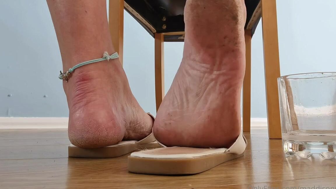 Maddison Spoilt Nicknamed Maddisonspoilt Onlyfans Lets Put You To Work Do As I Say Dog