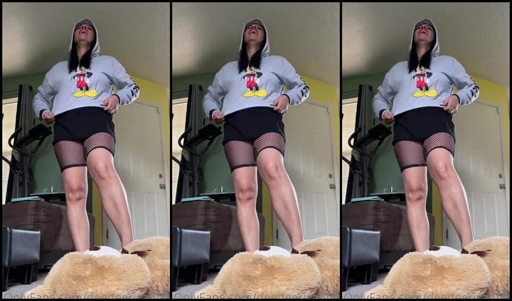 Deedeericanfeet Onlyfans As Requested Wouldn T U Just Love To Be Down There While I Stomp On Your Head Hahaaaa