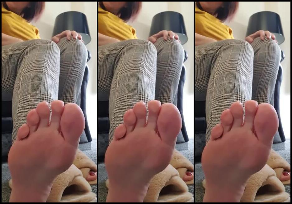 Miss B Nicknamed Missb52S Onlyfans 04 15 2021 Slipping My Bare Feet Into My Shoes