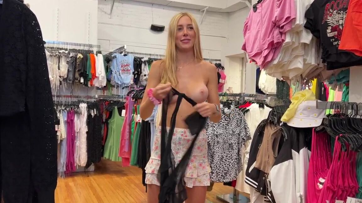 Bralessforever 2023 08 30 Shan Shan Goes Shopping