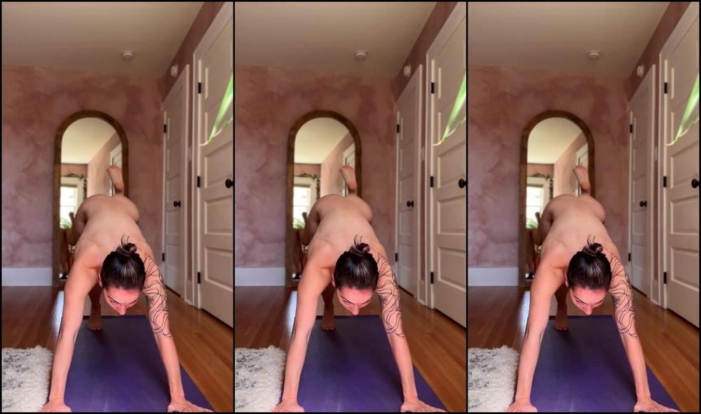 Tabbynoname Sunday Is A Perfect Day For Self Care Aka Naked Yoga I Started Clothed But It Was So Fu