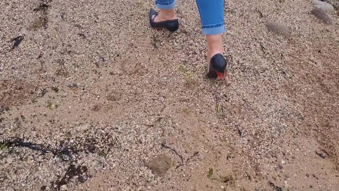 Kats Worn Heels Nicknamed Katswornheels Onlyfans A Lovely Relaxing Evening Walk On The Beach In My Louboutin Heels