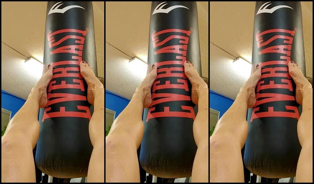 Flirtygirl370Z Nicknamed Flirtygirl370Z Onlyfans Heavy Bag Work Is Not In My Training Anymore But Playing With It Is Still Fun