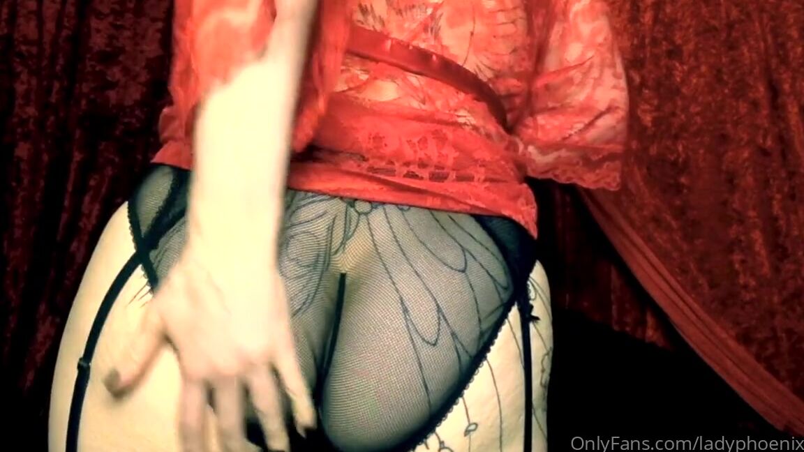 Lady Phoenix Nicknamed Ladyphoenix Ldn Onlyfans Video Mistress Monday Hope You All Have All Had A Good Easter Break And Are Back Horny And Rampan