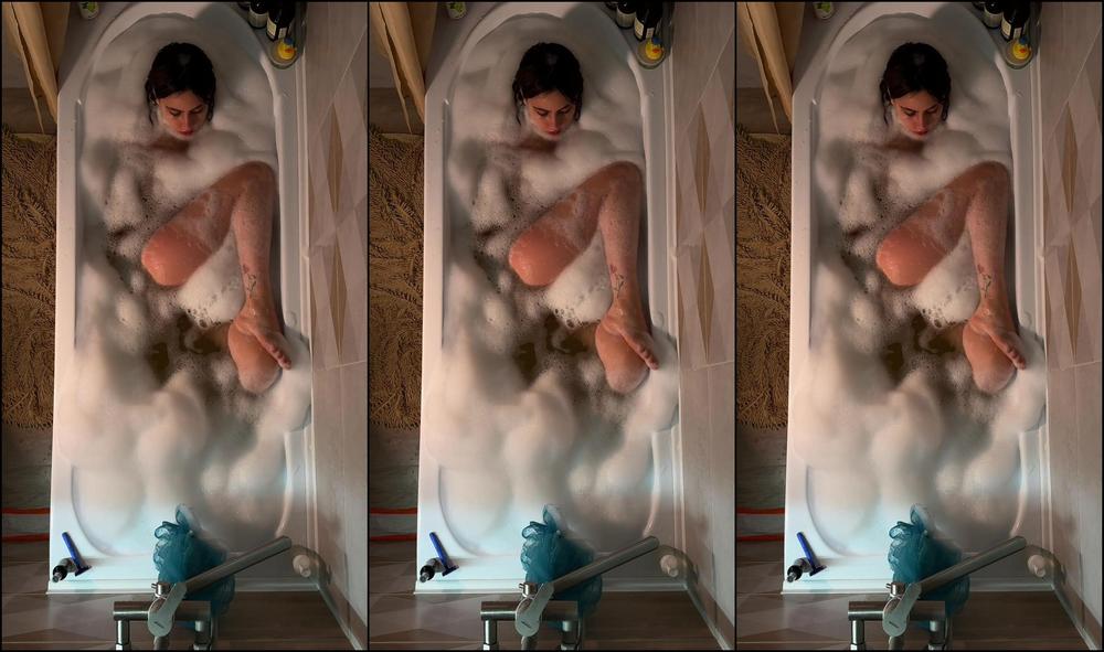 Murmuriel 08 05 2024 Young Hot Student Takes A Bubble Bath And Teases