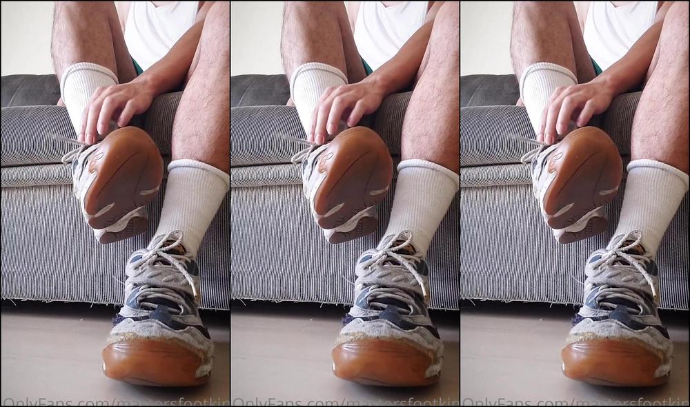 Brfootmodel 1154695252 10 28 2020 Hanes Socks And Voleiball Shoes