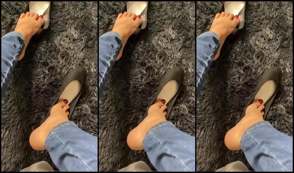 Hannah Robins Aka Hanna Hcri Onlyfans It S The Sound Of My Flats Touching My Soles For