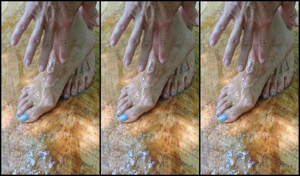 Flirtygirl370Z Nicknamed Flirtygirl370Z Onlyfans Sticky Sweet Beyond Belief Playing In Honey Is Tasty