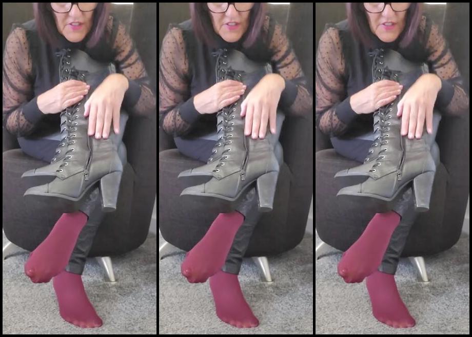 Miss B Nicknamed Missb52S Onlyfans 10 01 2022 Watch Me Put My Boots On