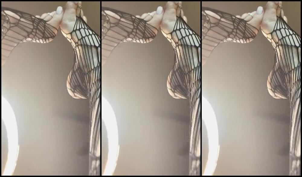 Waifu Jess Nicknamed Waifufeetmilkog Onlyfans Cum All Over My Fishnets 13