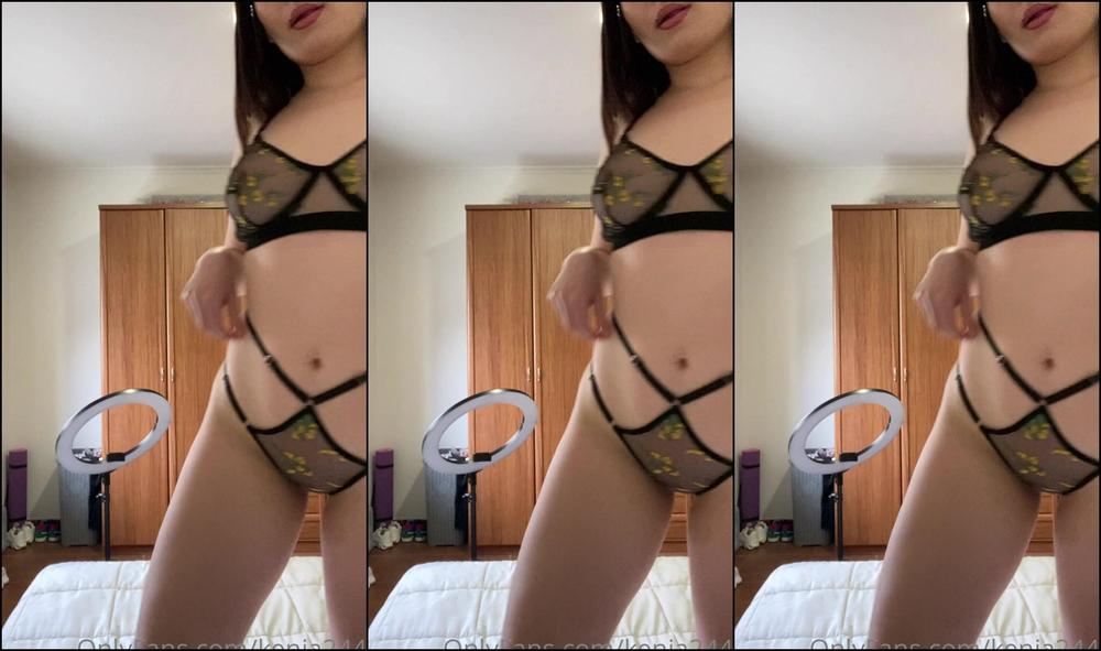 kenia2443-01-04-2021-2070832779-playing-home-alone