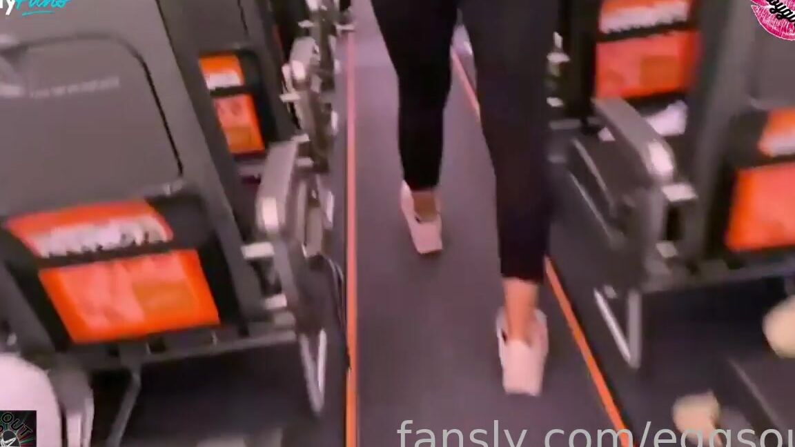 eggsout 12 05 2023 513370828956508160 due troie in aereo Fansly