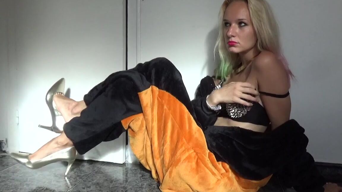 "Goddess Vanessa" cosplay, edging games, executrix, femdom pov, jerk off instruction evil raccoon joi Manyvids