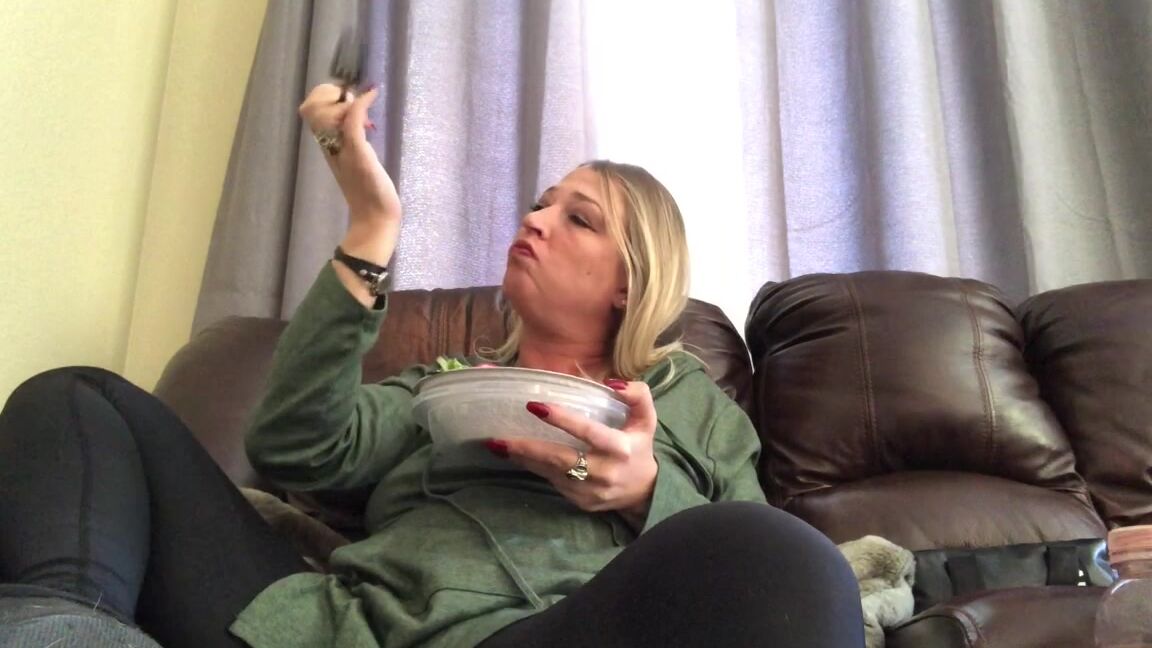 Eve Batelle Chewing And Eating Poke Bowl