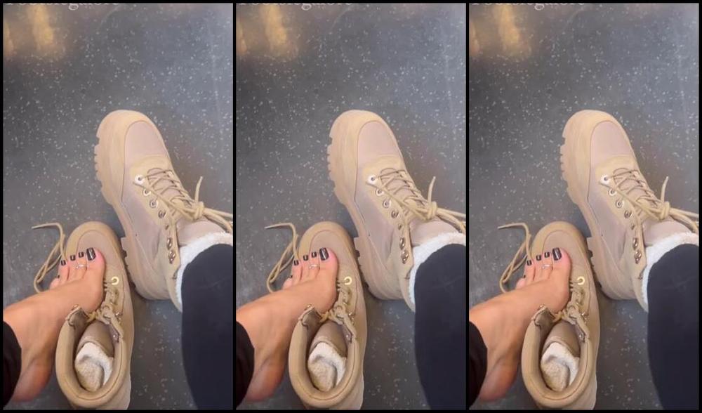 Footsiegalore Onlyfans Airing Out My Hot Sweaty Feet On The Train Having To Wear Boots And Thick Socks Makes My Feet Too