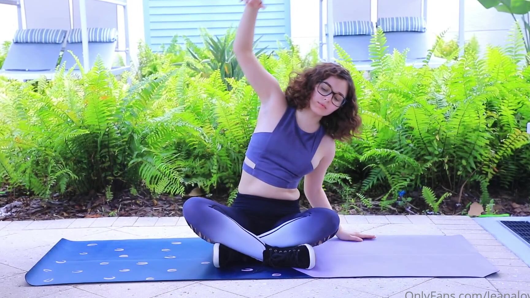 leanalovings-11-05-2021-2106143063-i-filmed-some-soft-yoga-today-someone-actually-confused-me-for-a-yoga-instructor-which-is