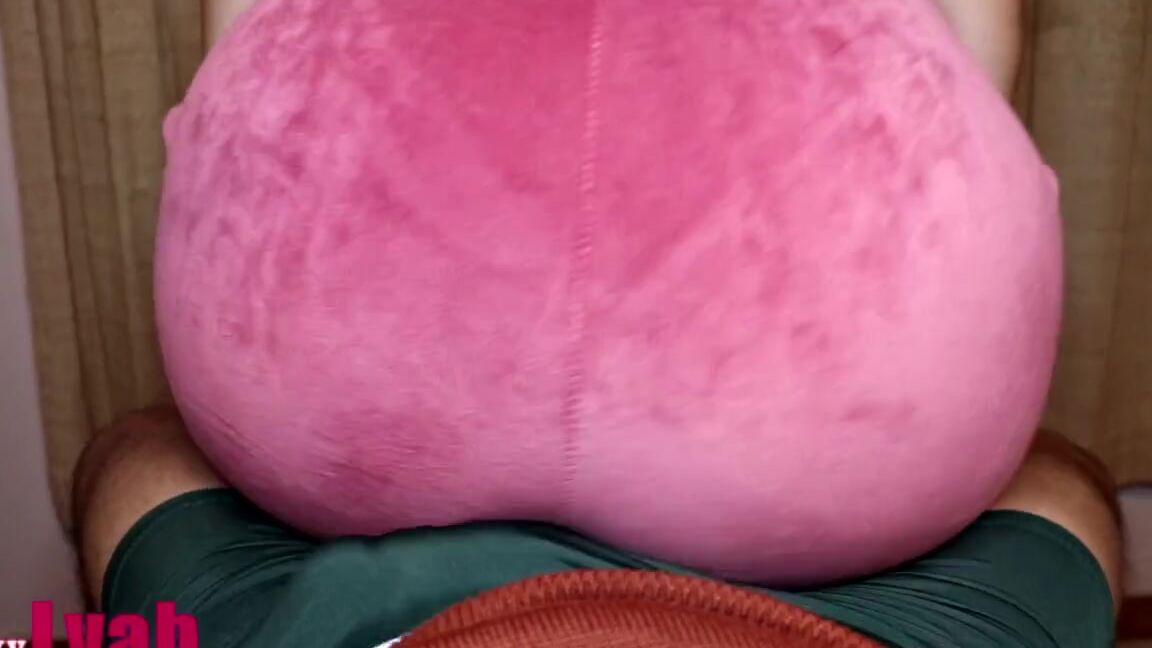 Sexylyah Nicknamed Sexylyah Onlyfans Hot Lap Dance In Velour Pants