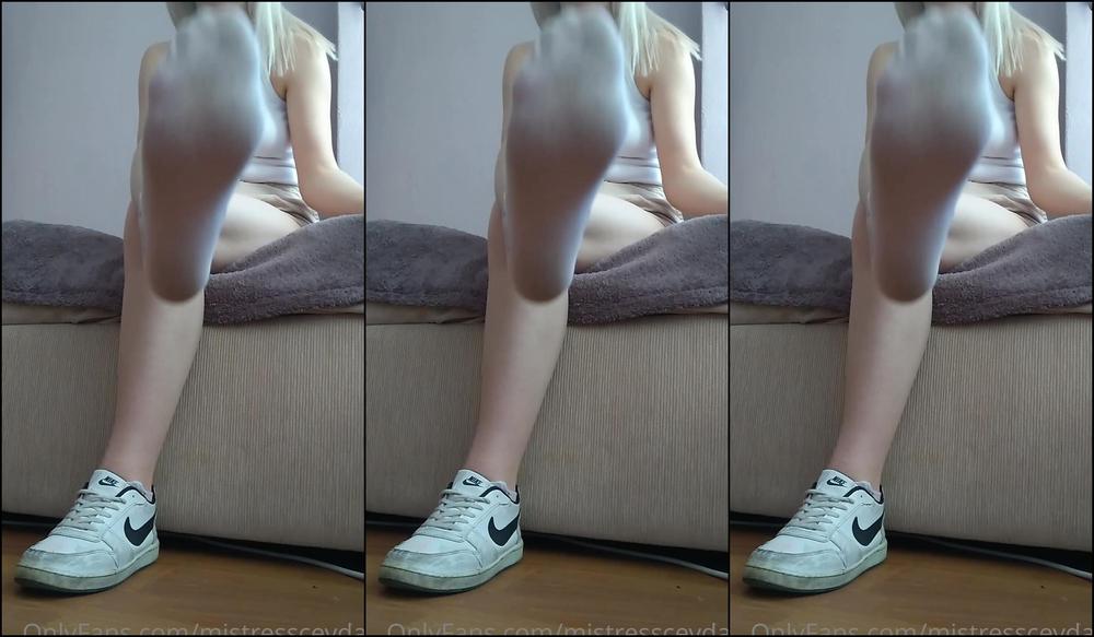 Mistressceydaa Kirli Terli Koku Mu Oraplarimi Kirli Ayaklar M Zerinde Temizleyip Sana Istedi I