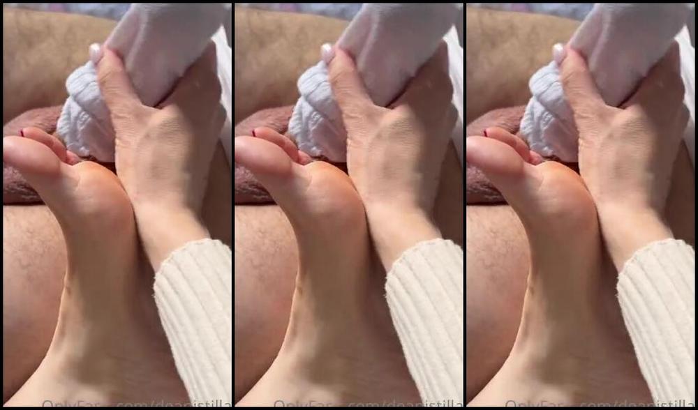 Deapistilla Nicknamed Deapistilla1 04 11 2023 Onlyfans Video Calzini Con Brillantini Dopo Una Camminata Lunga Seghiamolo Per Bene
