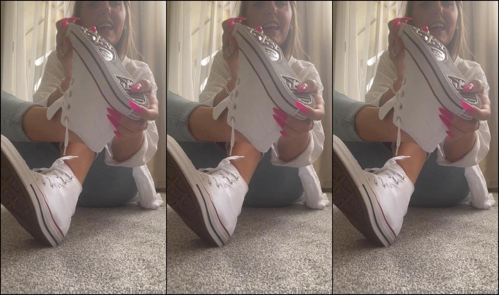 Missesdiscreets Free Full Length Video For My Onlyfans Watch And Worship My New Converse