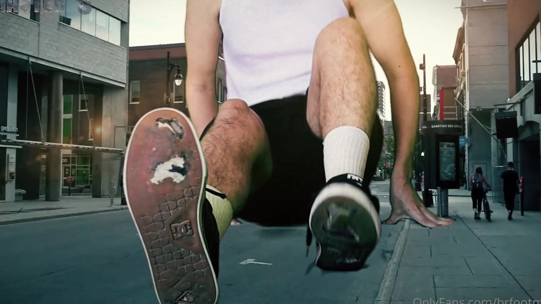 Brfootmodel 2170527427 07 22 2021 Big Foot Small City