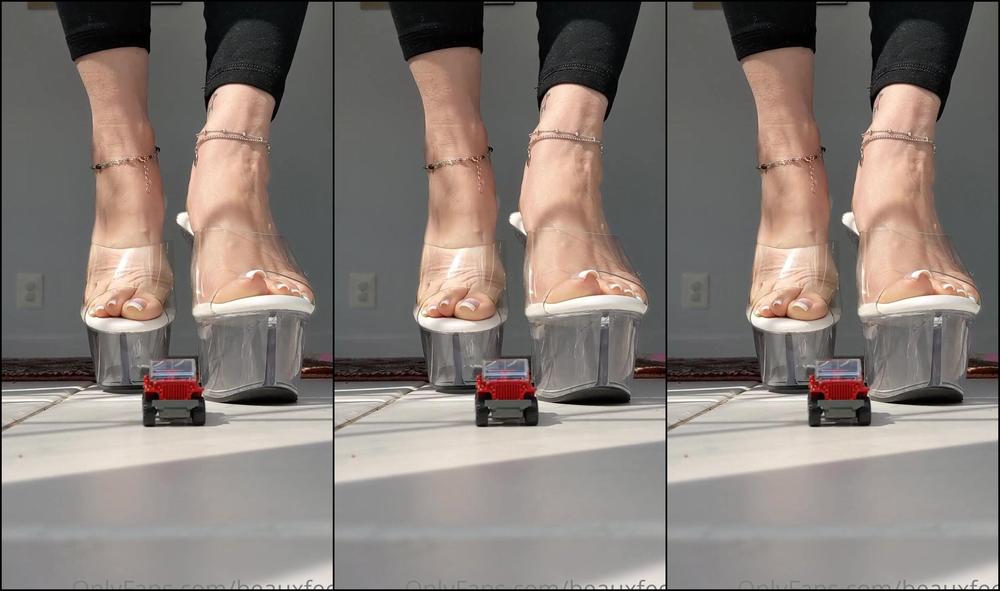 Beauxfeet Giantess In Pleasers To Crush You What A Pleasure