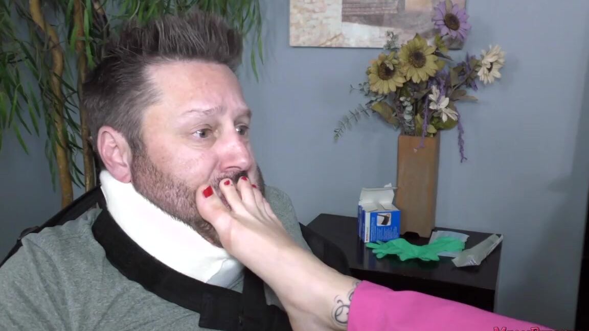 Meanbitches Onlyfans Foot Worship Nurse Vanessa Vega Makes Her Patient Lick Her Feet Clean