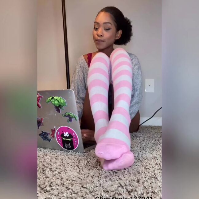 Charming Foxxy Nicknamed Charmingfoxxy Onlyfans Here I Am Trying To Study And Notice You Re Staring At Me I Think It S Weird