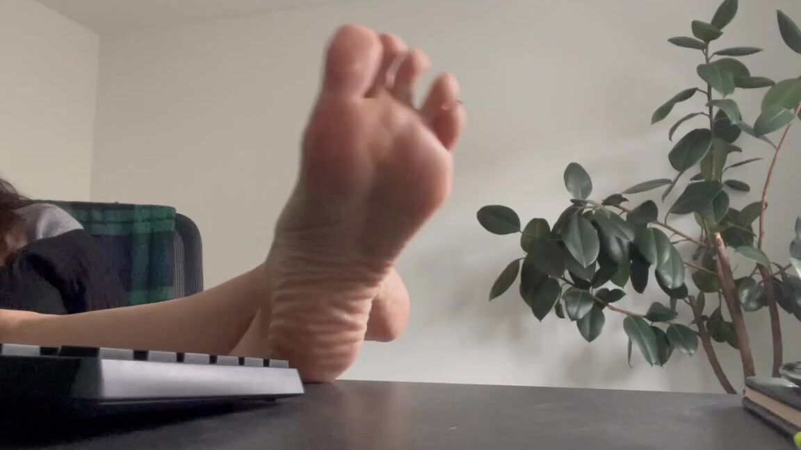 Bornroyal Feet Onlyfans I Am Ignoring You While I Take An Office Break I Sip My Coffee While All You Think Of Is Tasting
