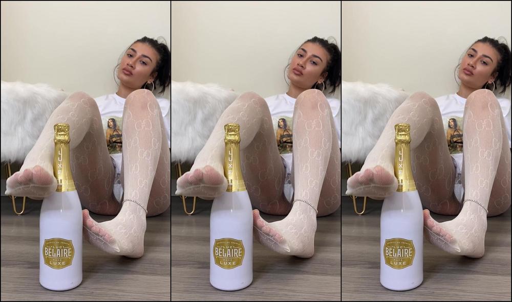 Feetbysvett Baby Likes To Get Spoiled Why Don T You Be A Good Boy Come Suck On These Gorgeous