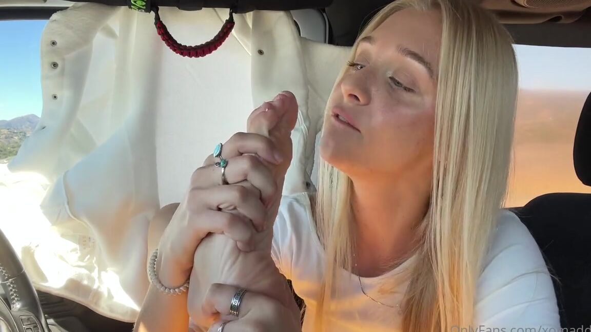 Goddess Kaylee Aka Xomaddykxo Onlyfans Omg Babe I Just Had To Get A Taste After I Smelt Them I Know You Wanna Suck Them But For Right Nowp