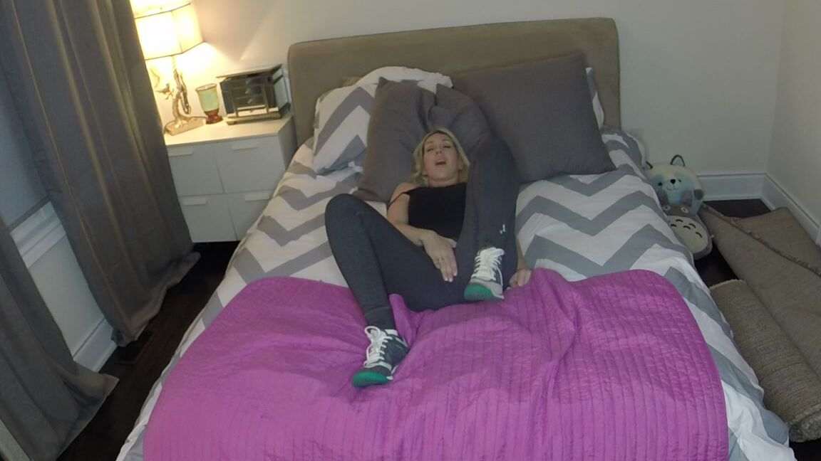 Sammy Winters Anal Sneaker Cum V