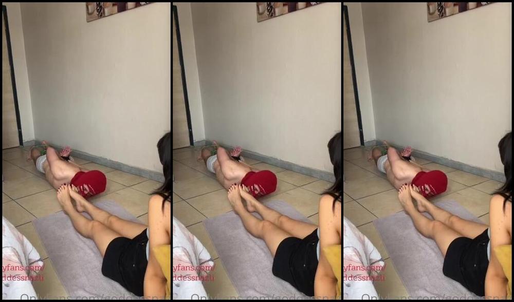 Onlyfans Model Goddess Nazli Aka Goddessnazli Solucan Gb Kivrila Kivrila Yaladi Ayaklarimi Worm Dog