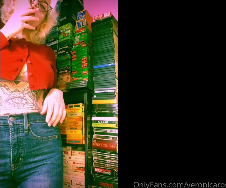 Veronicarosexo 253136137 04 22 2020 Stoney And Trying To Distract You From Your Work And My Reading To Come Play With