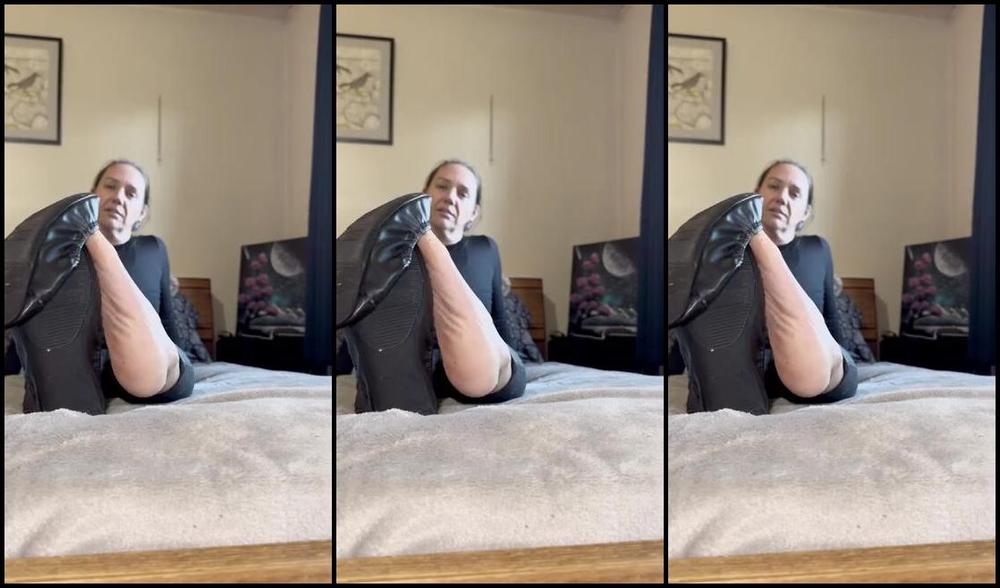 Soldmysolesforink Nicknamed Soldmysolesforink 11 01 2023 Onlyfans Video Happy Sockless Toe Jammed Halloween To