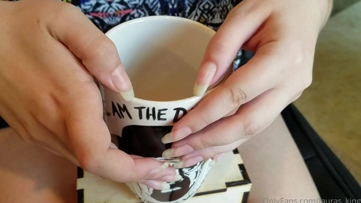 Lalalaura Nicknamed Lauras Kingdom 05 11 2020 Onlyfans Video Knicole Tapping With Bare Nails